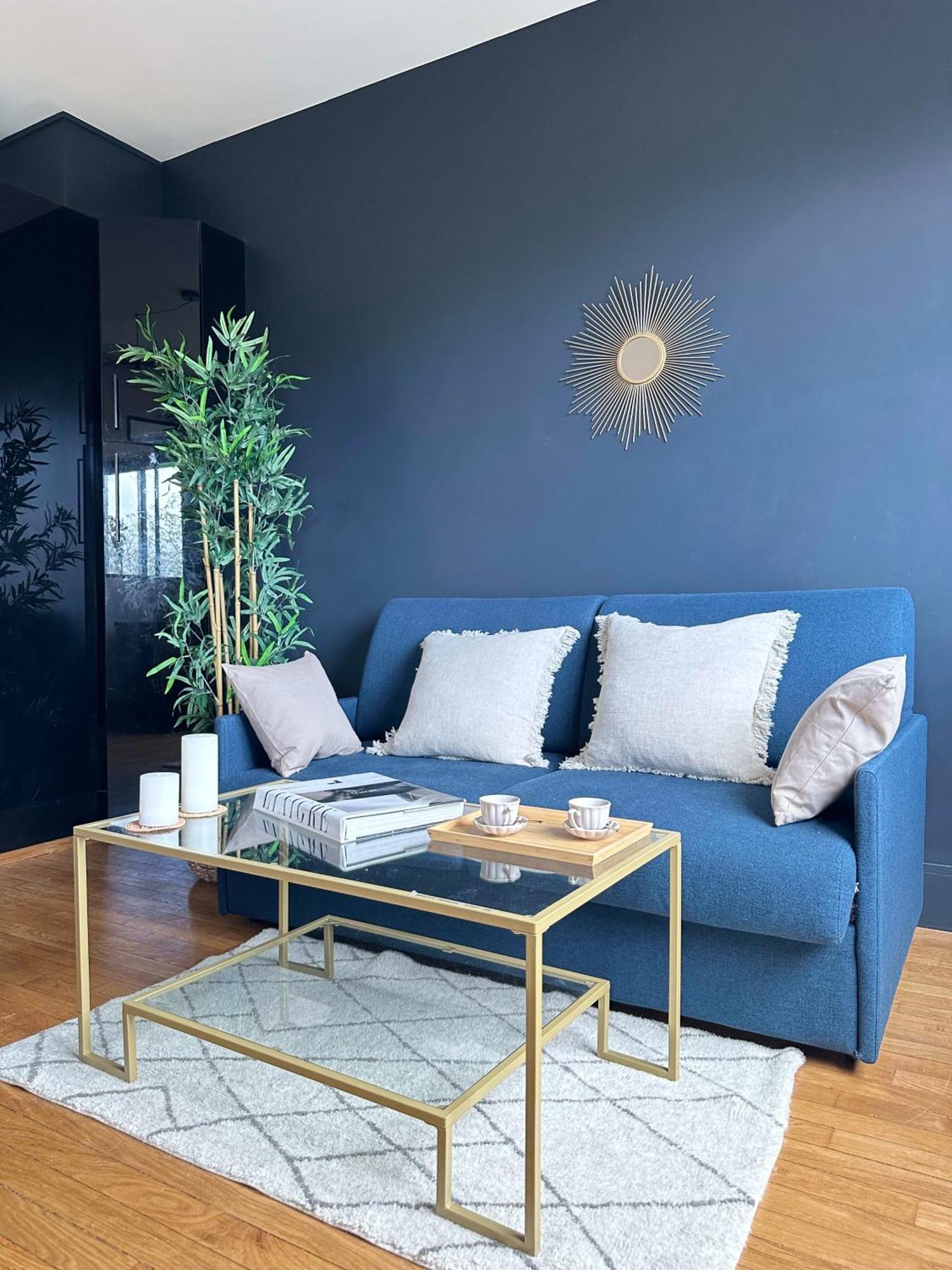 Stylish Apartment With A Balcony In Париж Экстерьер фото